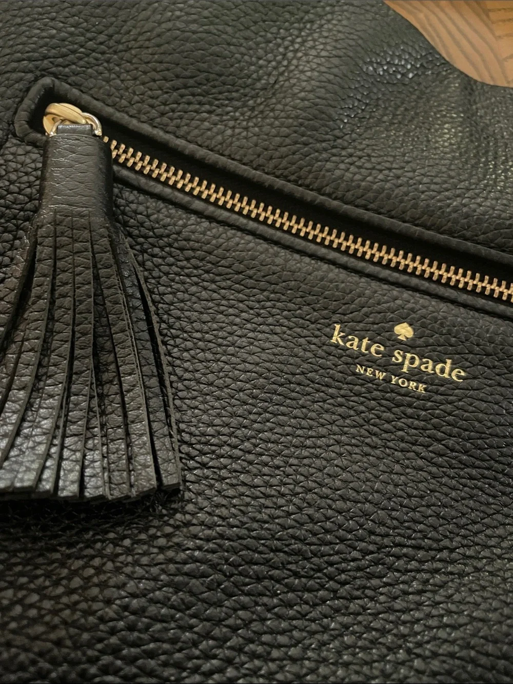 kate spade Black Pebbled Leather convertible Shoulder/Crossbody Bag C65